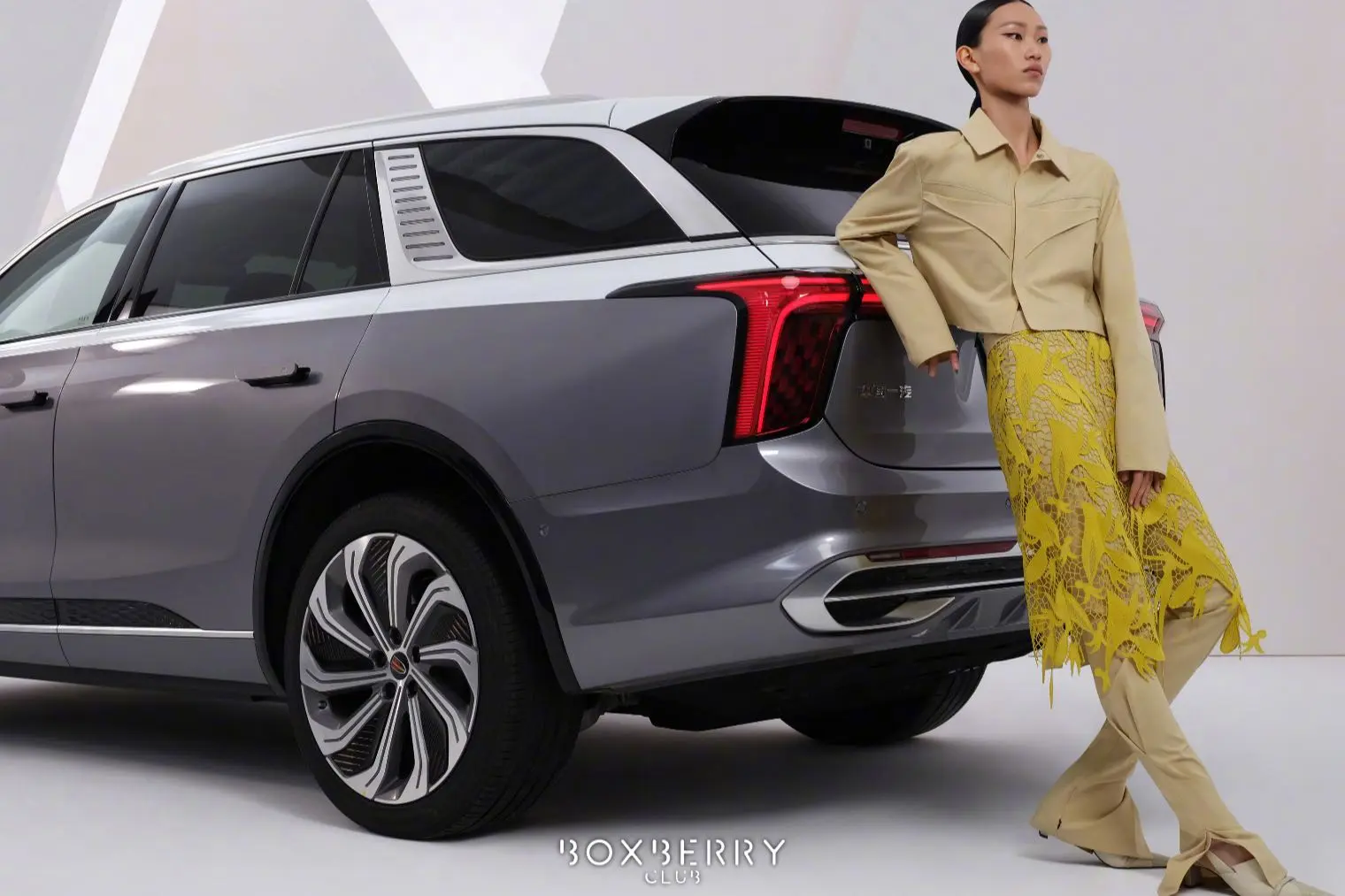 HONGQI E-HS9 | ВИД СБОКУ СЕРЕБРО